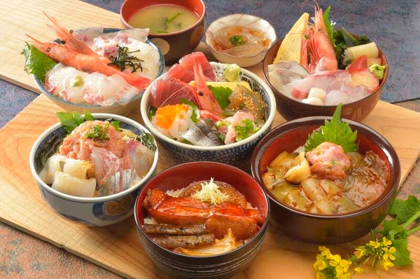 【群馬県内発】 新型船『金波銀波』で行く!THE漁師島『初島』~漁師自慢の丼ぶり合戦~ 河津桜観賞&アジアンガーデンズの入場券付!1